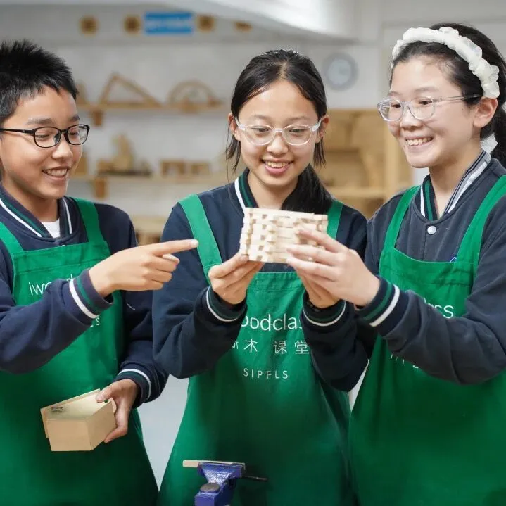 并以实践为导向，将PBL项目式学习融入日常教学，打破学科壁垒