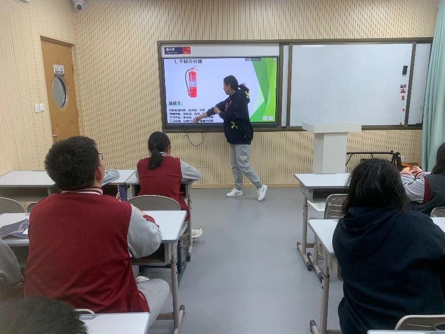 学习自信为引擎:面对纷繁复杂的全球知识体系