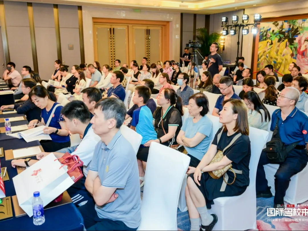 另外,学校还会定期组织扶贫活动,以此让学生触动到自己内心深处最柔(图 2)