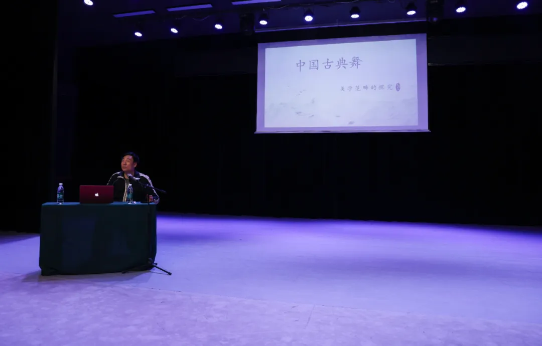 通过讲解历史渊源、文化背景、艺术演变