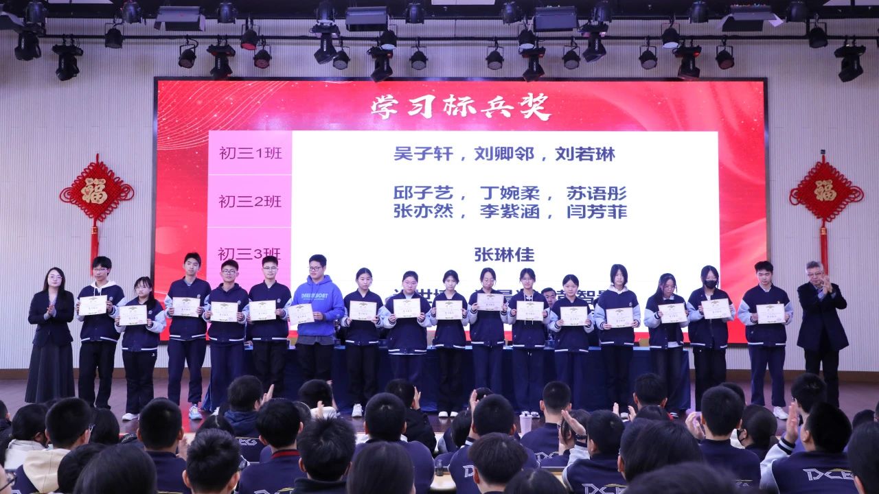 首先揭晓的是 青春火焰杯 全国绘画比赛获奖名单。（图 3）