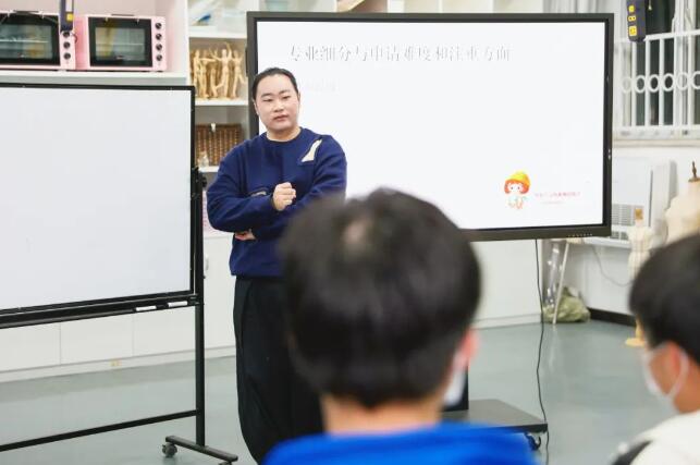所以，如果对亚洲艺术文化有浓厚兴趣