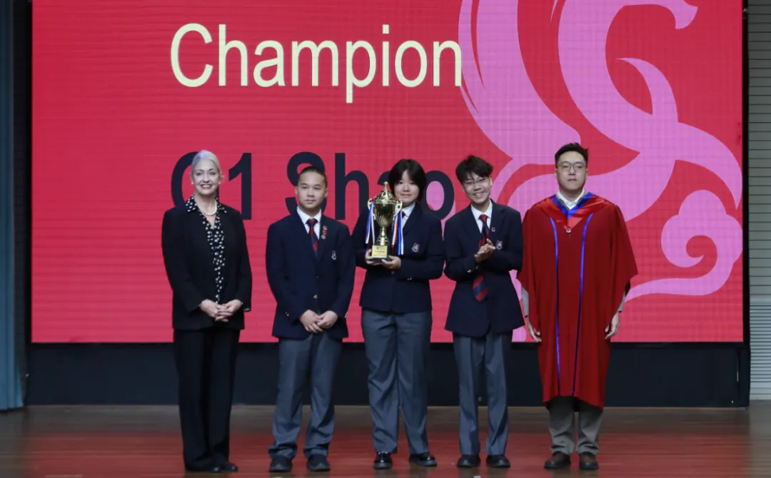 入学不到一年 “狂飙” 英语!青岛宏文学校 G1 英语盛宴,点燃孩子语言与思辨力