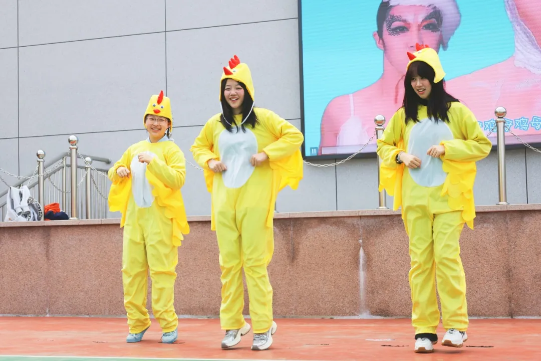 高一年级同学热情尤为高涨,多首投稿歌曲接连响起(图 2)
