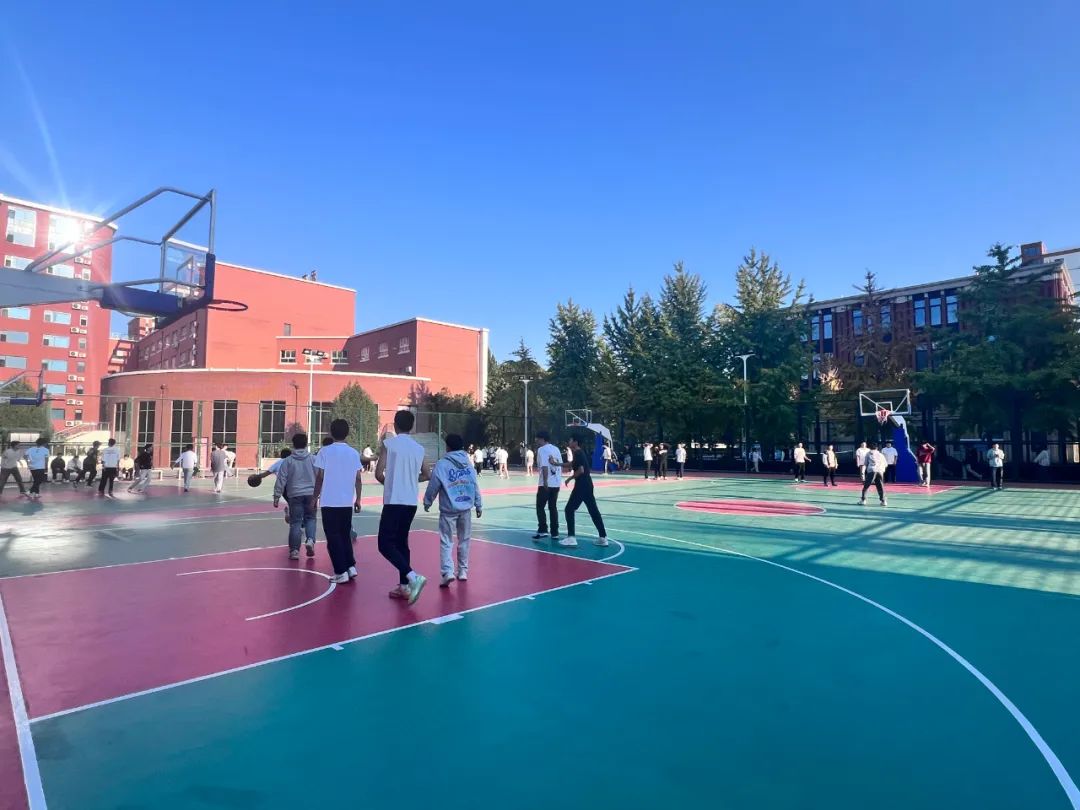 邀请中日两国知名艺术大师及ACG资深教师授课,结合理论与实践