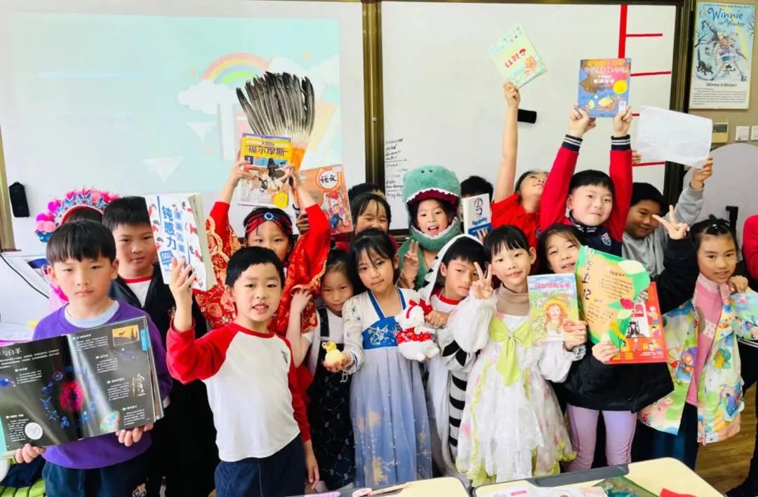 本学期读书分享的最大亮点是由同学们自己编排、主演的课本剧。(图 4)