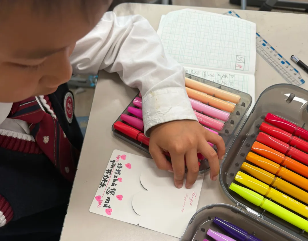为幸福而教，让爱有回声｜苏州外国语学校吴中校区小学部母亲节感恩主题活动纪实