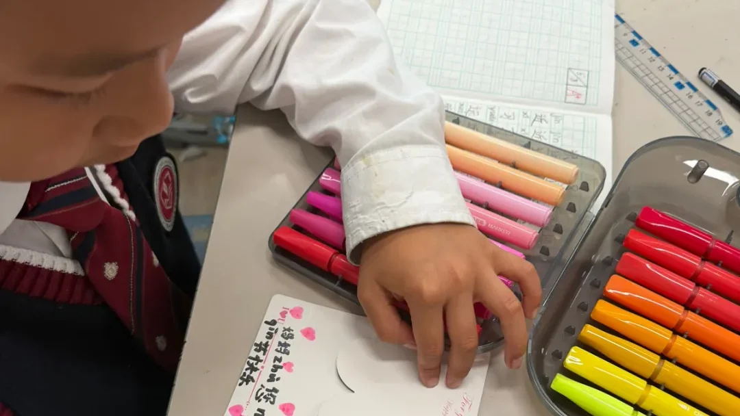为幸福而教，让爱有回声｜苏州外国语学校吴中校区小学部母亲节感恩主题活动纪实