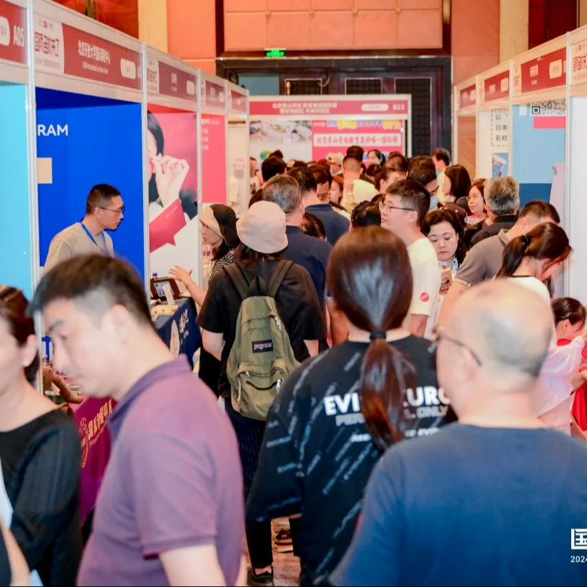 展会当天,50+所优质院校吸引了上千组家庭(图 2)