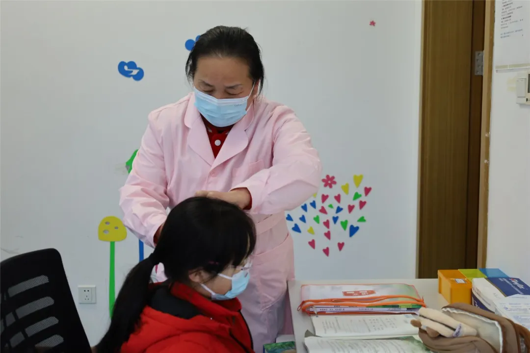 六位家长的真实经历,勾勒出华旭双语幼小衔接的完整图景: