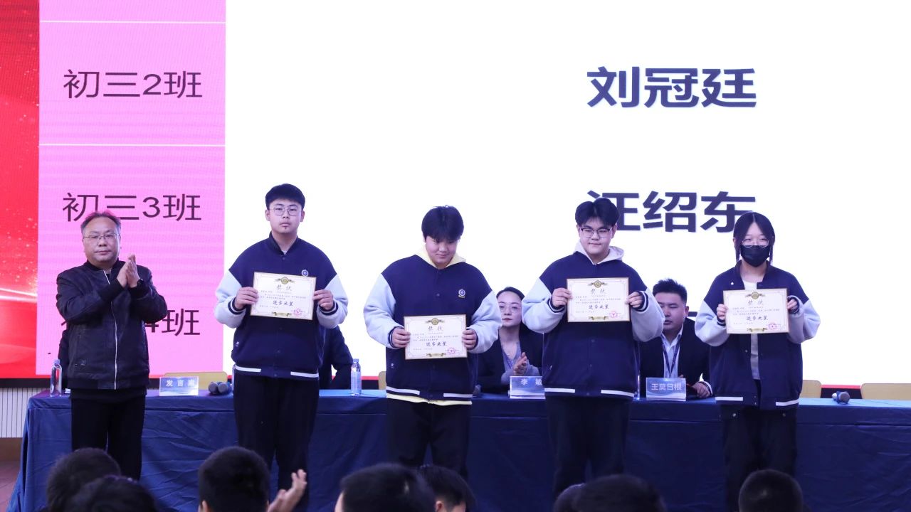 首先揭晓的是 青春火焰杯 全国绘画比赛获奖名单。（图 4）