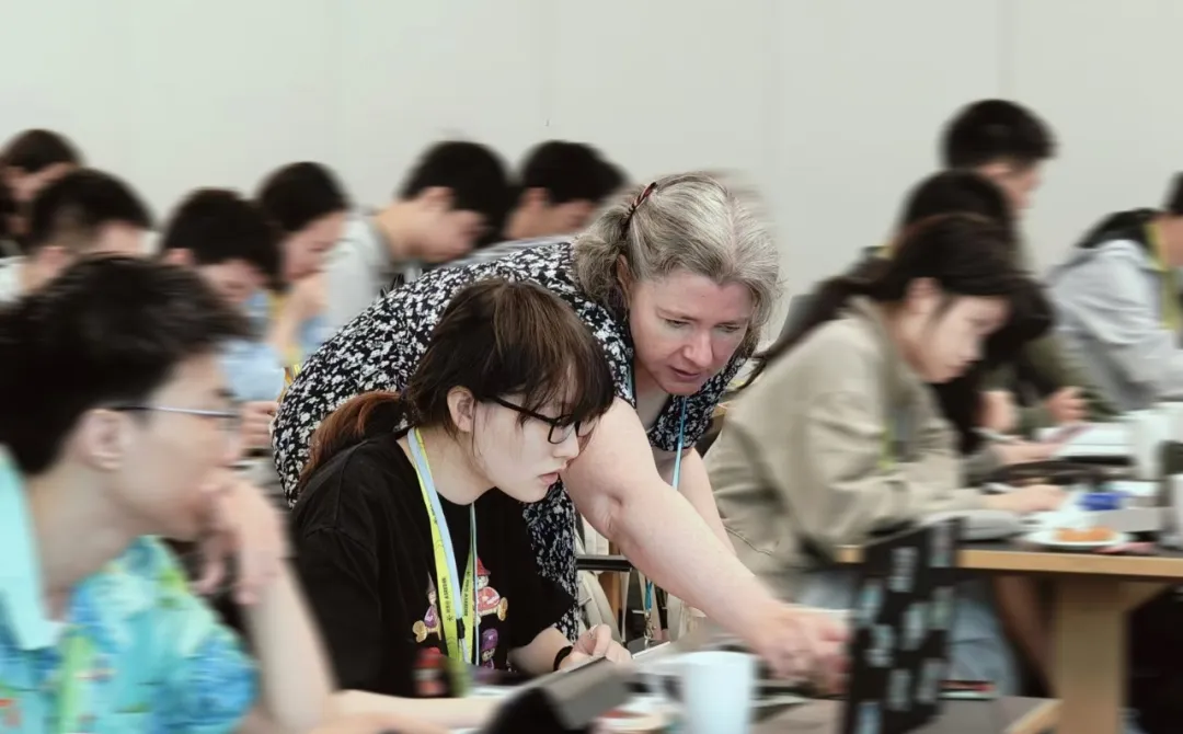 在学术之外，他也保持着对公共议题的兴趣。