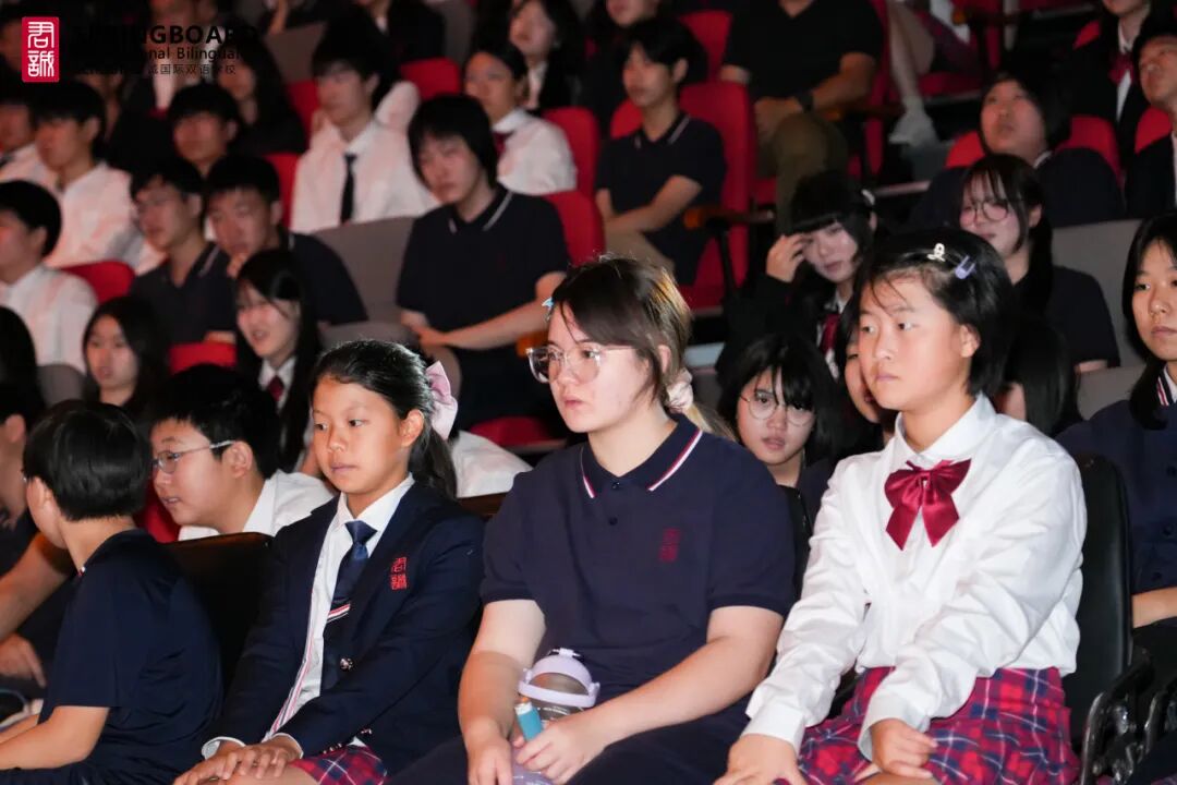学生代表Summer上台发言,分享了自己在君诚的成长故事。