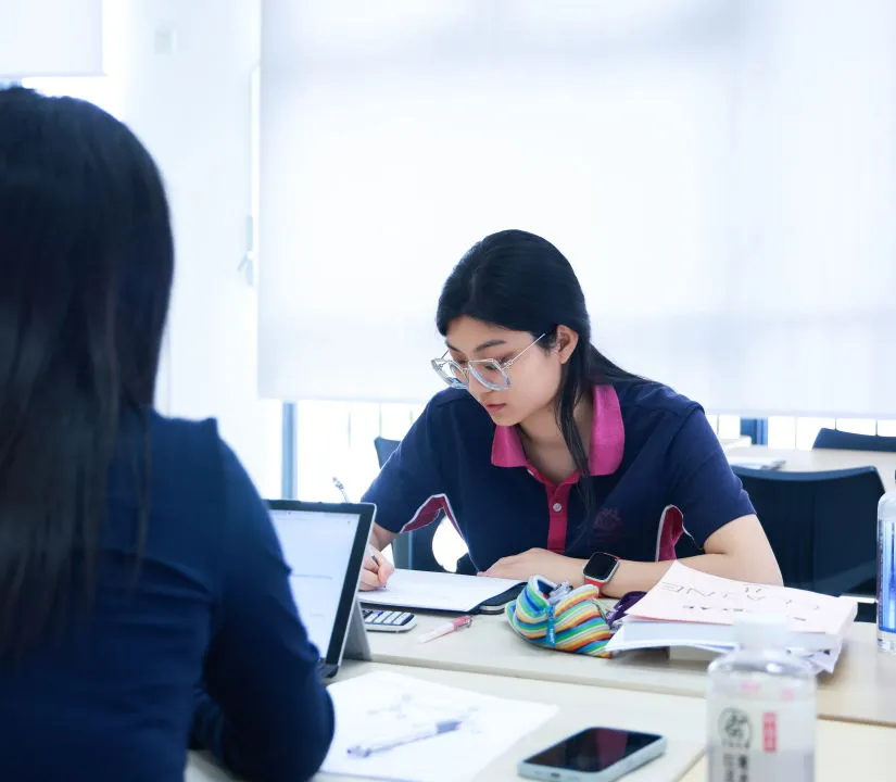 在科研之外，Elaine 还积极参与校内实践