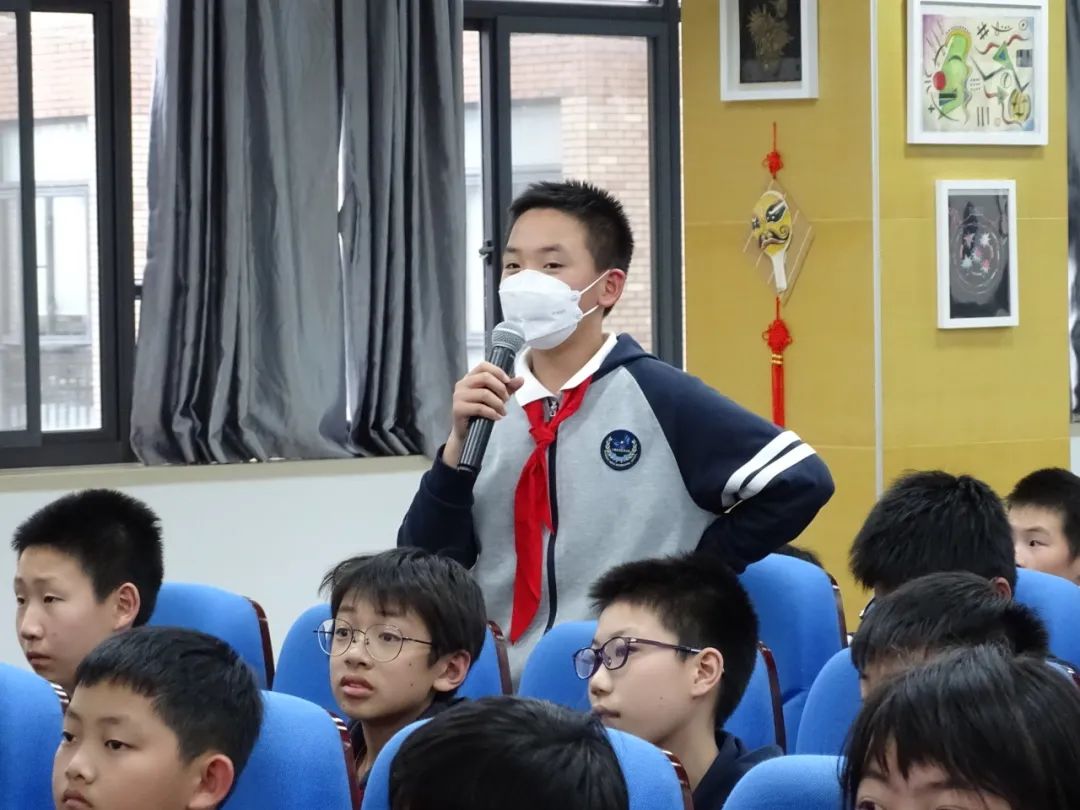 此次活动还邀请到徐汇区烟草专卖局老师(图 2)