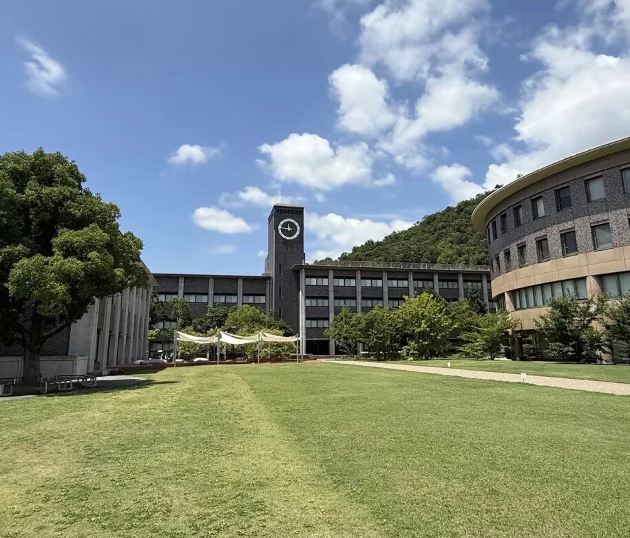 立命馆大学的名字取自《孟子》:夭寿不贰,修身以俟之,所以立命也。
