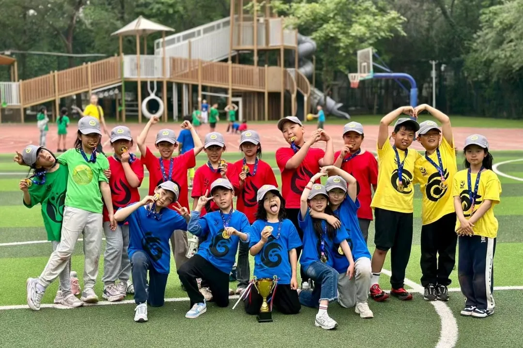 在此基础上,篮球、足球、排球、曲棍球、棒球等校队应运而生(图 3)