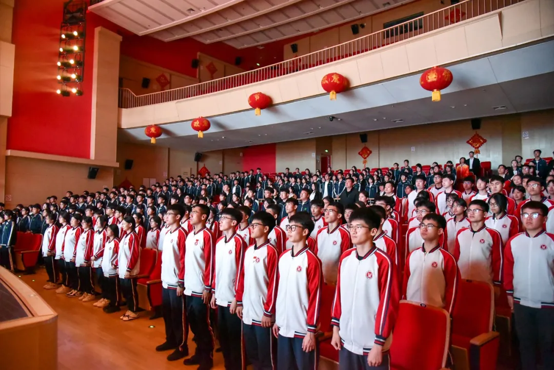 优秀学生代表张瑞澔同学上台分享学习经验与成长感悟。