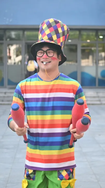 9月1日一大早,学校为了迎接所有的新老师生的到来