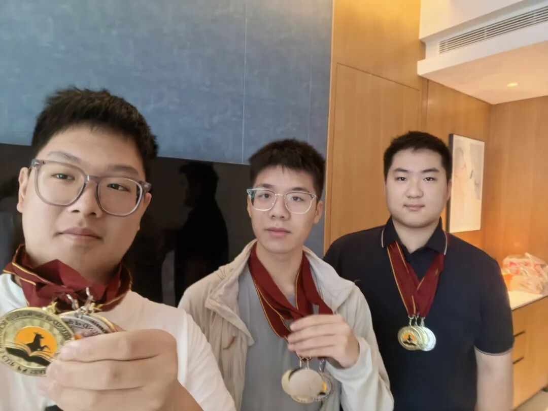 历经全球轮的重重鏖战，高中组Tiger Ding