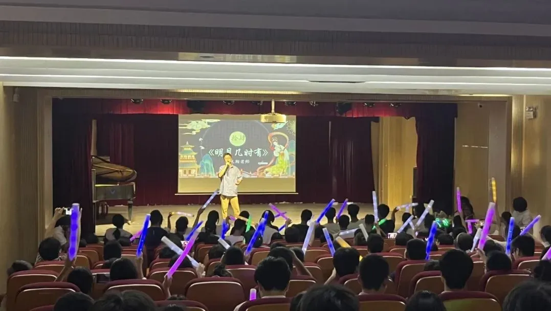依托天立教育的强大实力，上海美达菲双语高级中学自办学以来