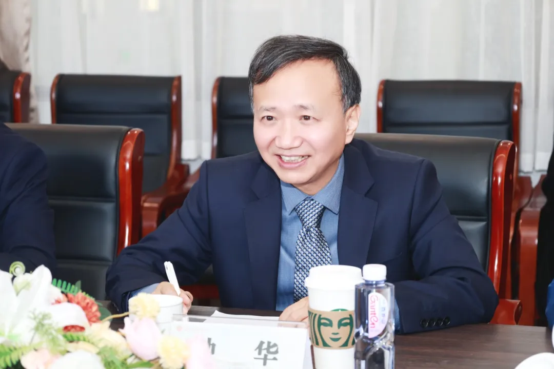 过去,宝华曜学子的视野拓展更多依赖于校内课程与国内实践。