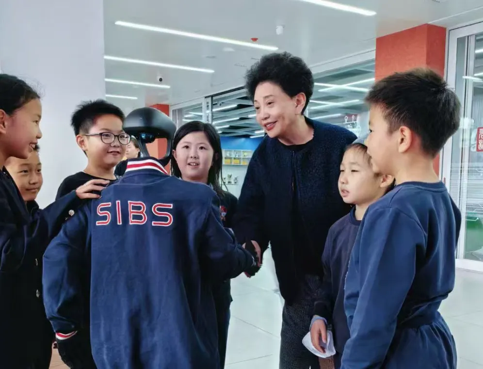 科技是推进时代进步的强劲引擎,而教育则为科技创新提供了丰饶的土壤