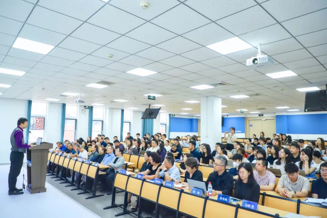 学校不止聚焦学业成绩,更重视学生心理成长;