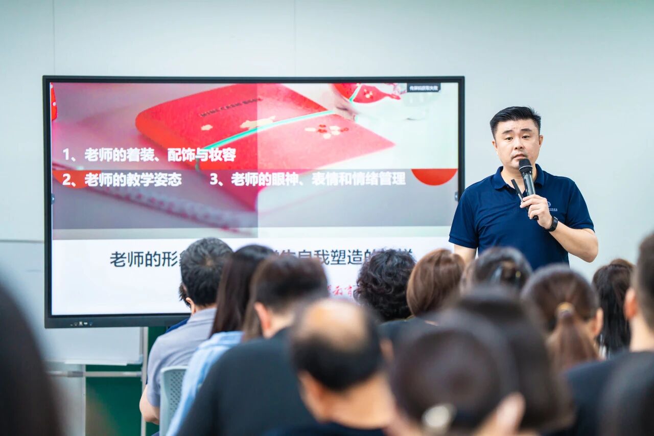 新府学高中部开学前培训周点亮2025-2026学年!