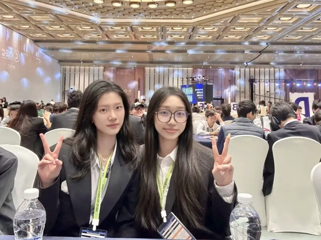 后来的故事里,这种成熟反复出现:在选课时,在备考中
