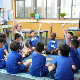 中小学导师见面会中,学生和家长们对新学期的学习规划