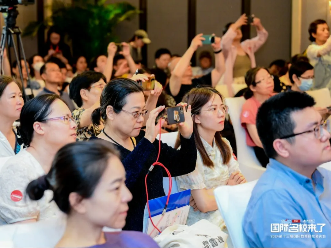 另外,学校还会定期组织扶贫活动,以此让学生触动到自己内心深处最柔(图 4)