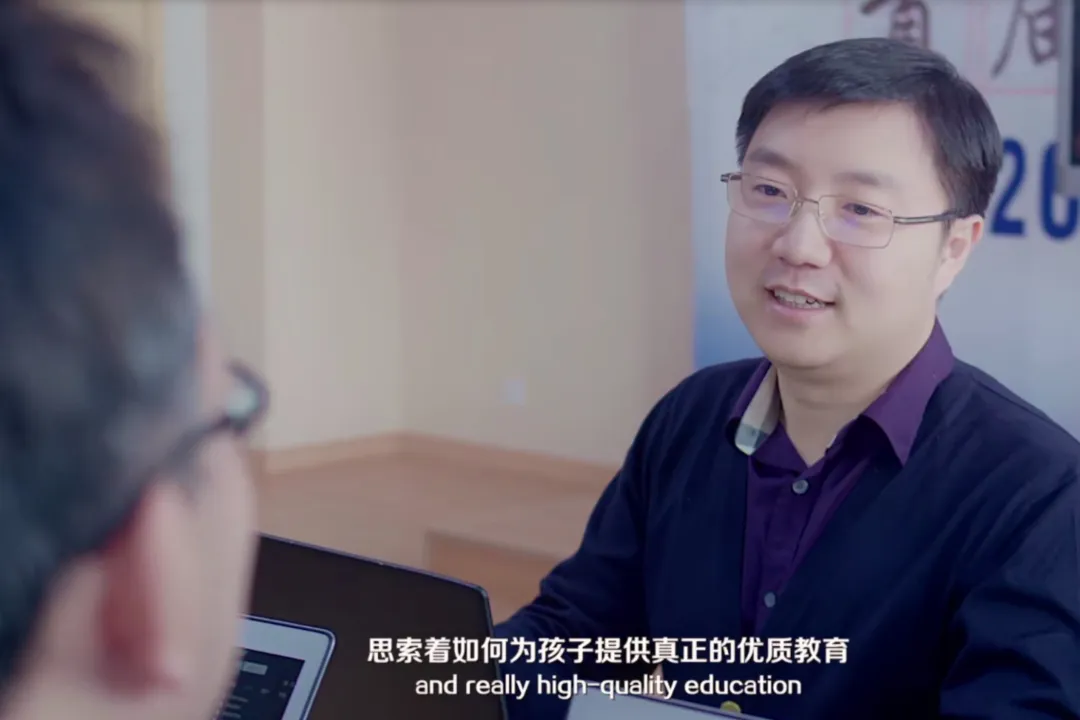 他坚信，教育的首要任务是打造一个充满安全感的环境。