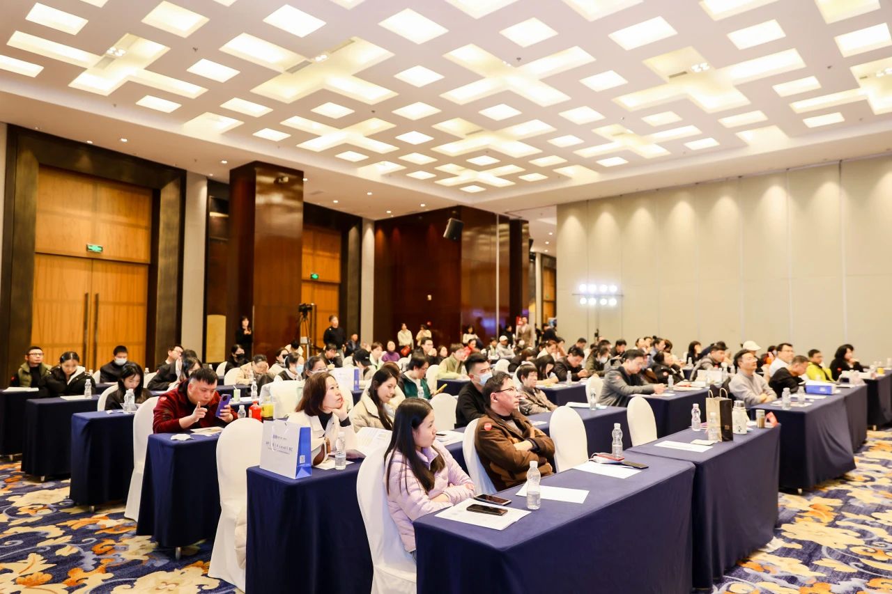 演讲尾声,袁校长引用周总理的《大江歌》,写下 十年破壁翔宇志(图 3)