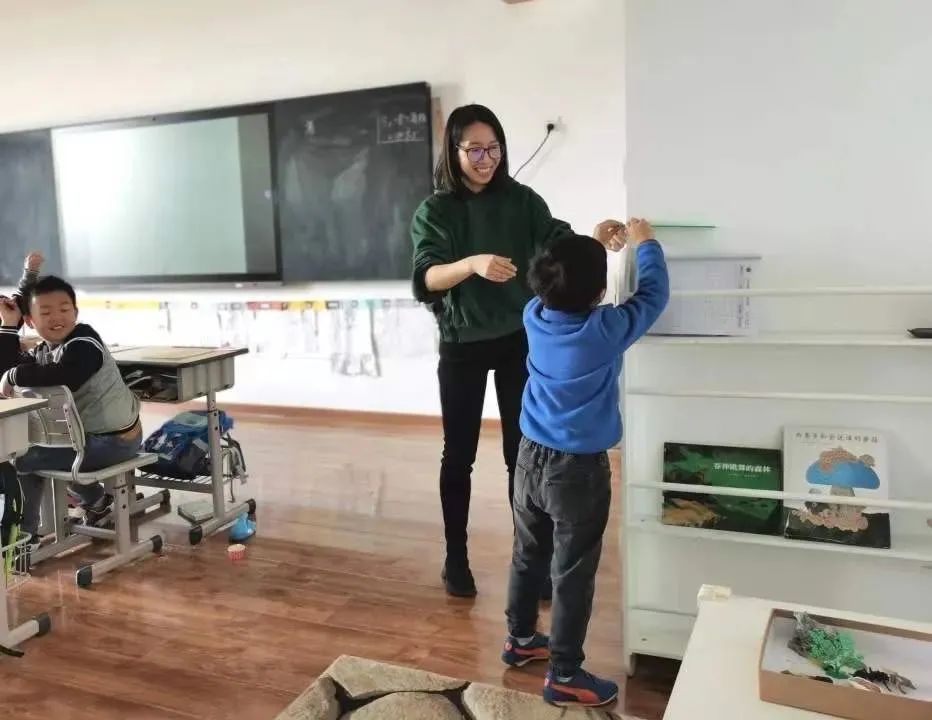 明悦如何做呢?小学阶段，我们不会让孩子大量做题