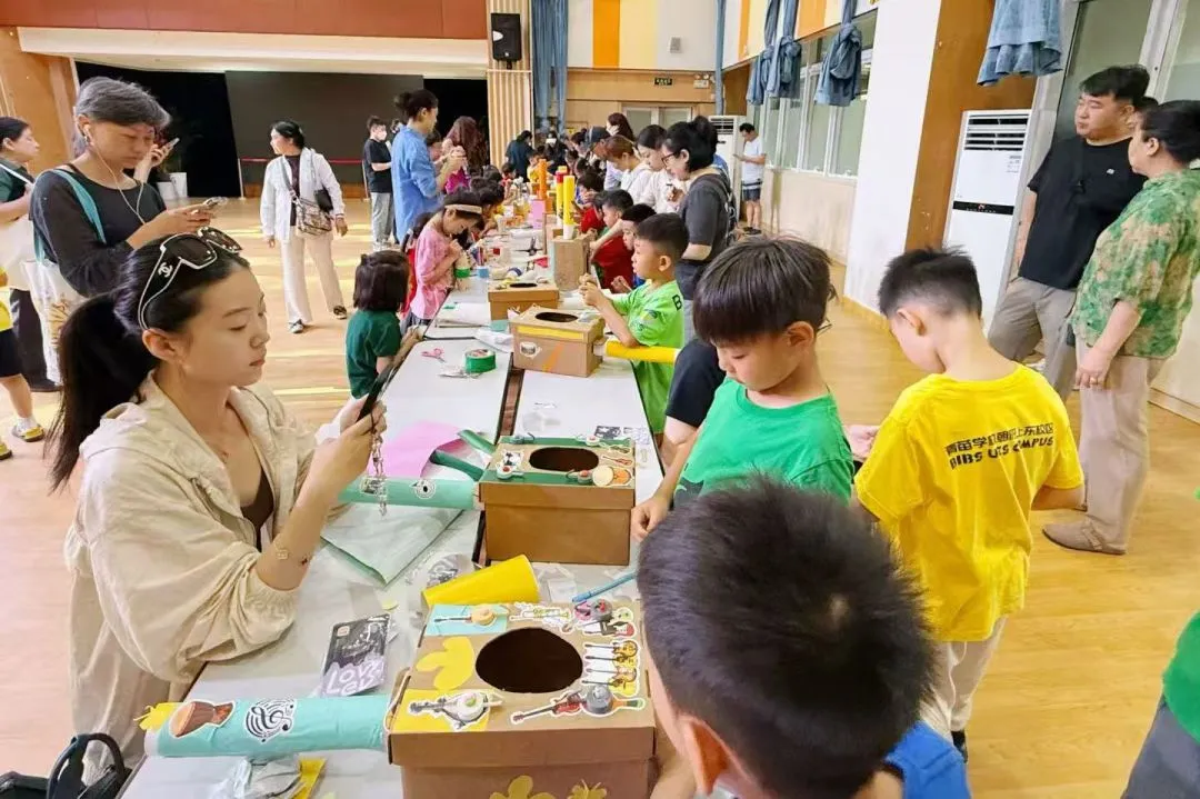 三年级探究 自然灾害 时，语文课堂上孩子们书写灾难中的温情故事（图 4）