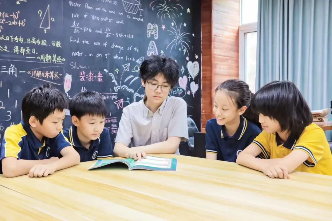 Alex暑假期间回新府学当助教