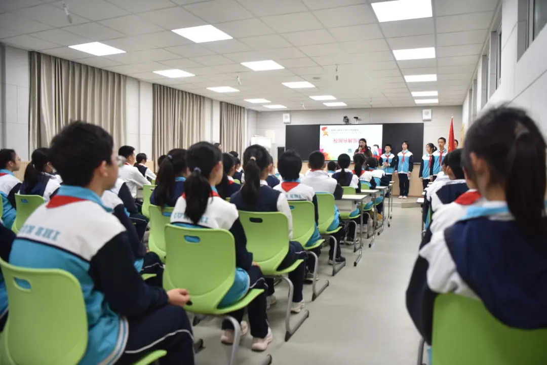 随后,德育处主任苏姗姗作提案解答。