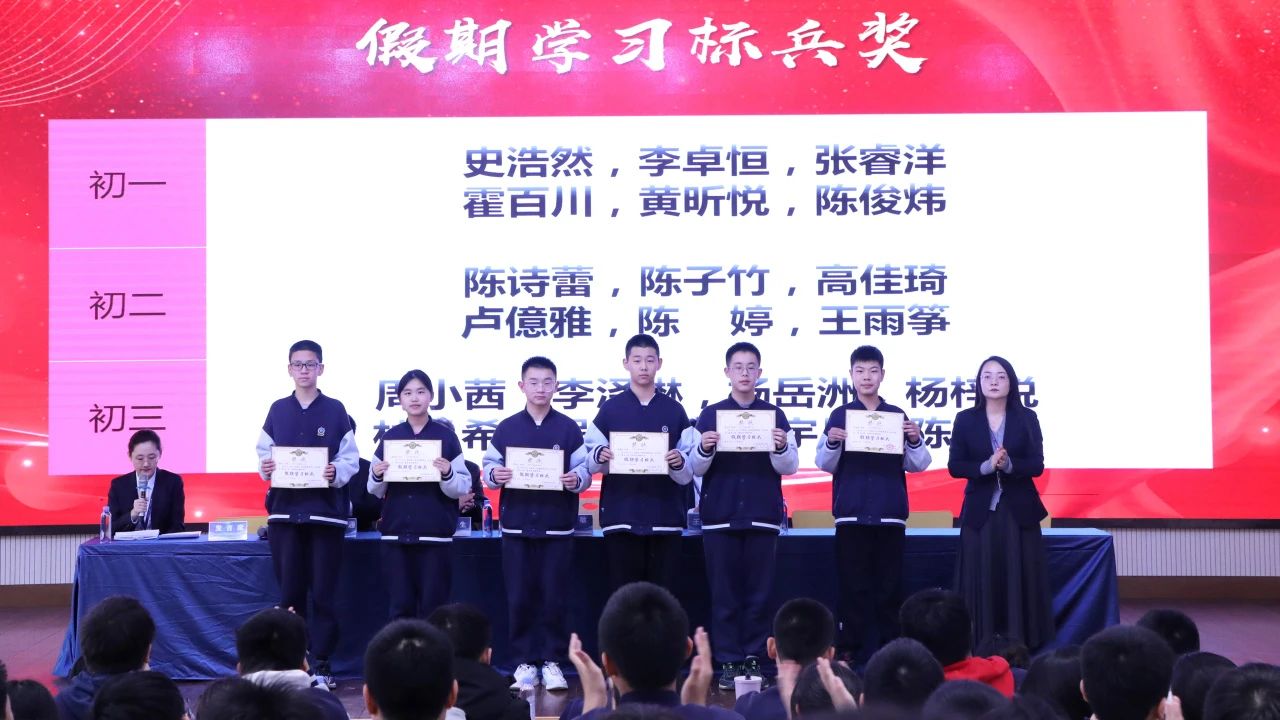 首先揭晓的是 青春火焰杯 全国绘画比赛获奖名单。（图 6）