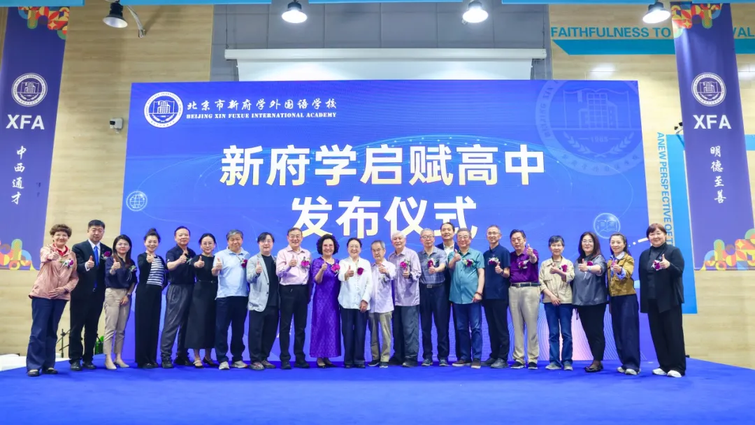 为确保顶尖师资的教学效果落地，新府学搭建了 青年教师打磨 骨干教