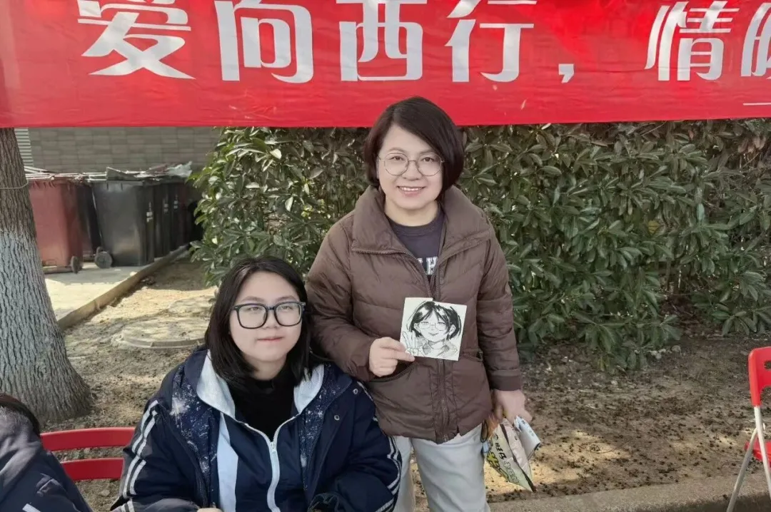 活动现场，刘伟主任简短暖场，向师生讲述云南帮扶学校学子的生活学习（图 3）
