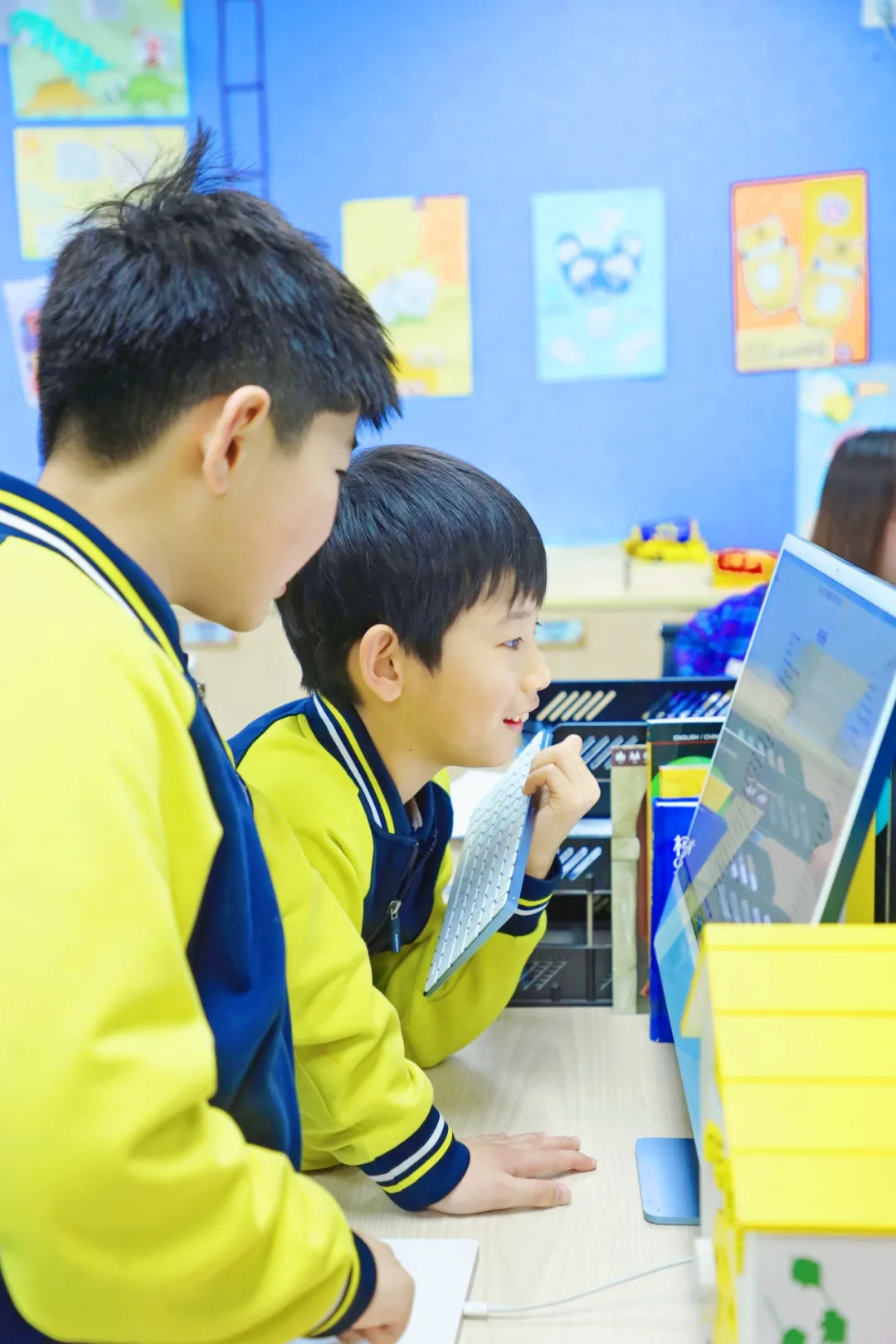 新府学的数学充满趣味且与现实问题高相关,着重培养学生逻辑思维