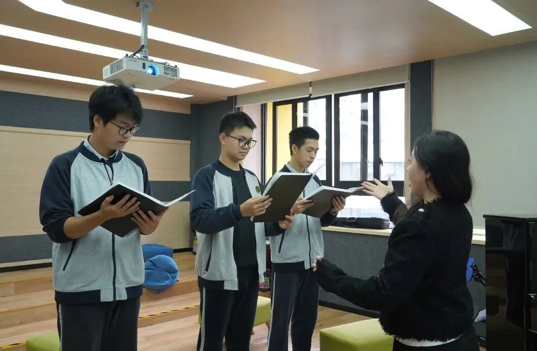 学校作为一所正规民办中小学,秉持 以人为本,因材施教 理念