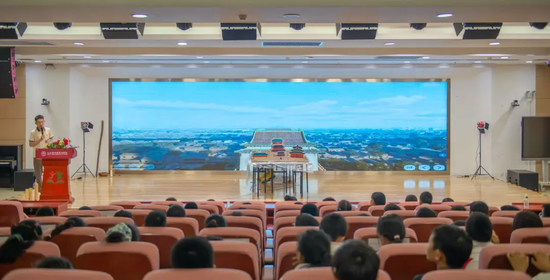 人大附中石景山学校中轴线研学：行走世界遗产，让文化自信在少年心中生根