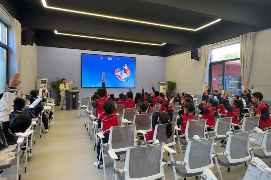 分享会上,邸叔叔通过生动的讲述、精美的图片展示(图 3)