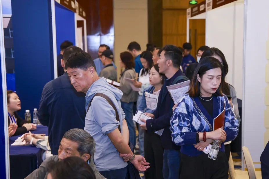 在课程体系方面,展会展出的选择更是琳琅满目(图 2)
