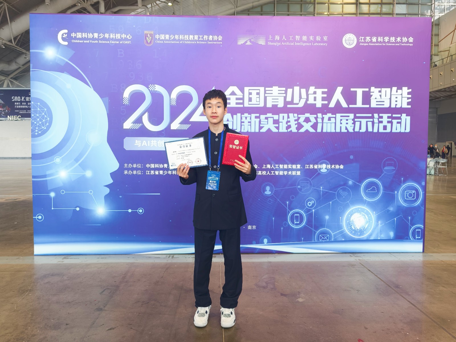 其中,曹子轩同学更是凭借其作品入选北京代表队(图 3)