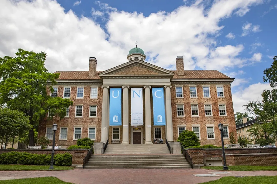 其中北卡罗来纳大学教堂山分校是这类学生拿到最多录取学校。