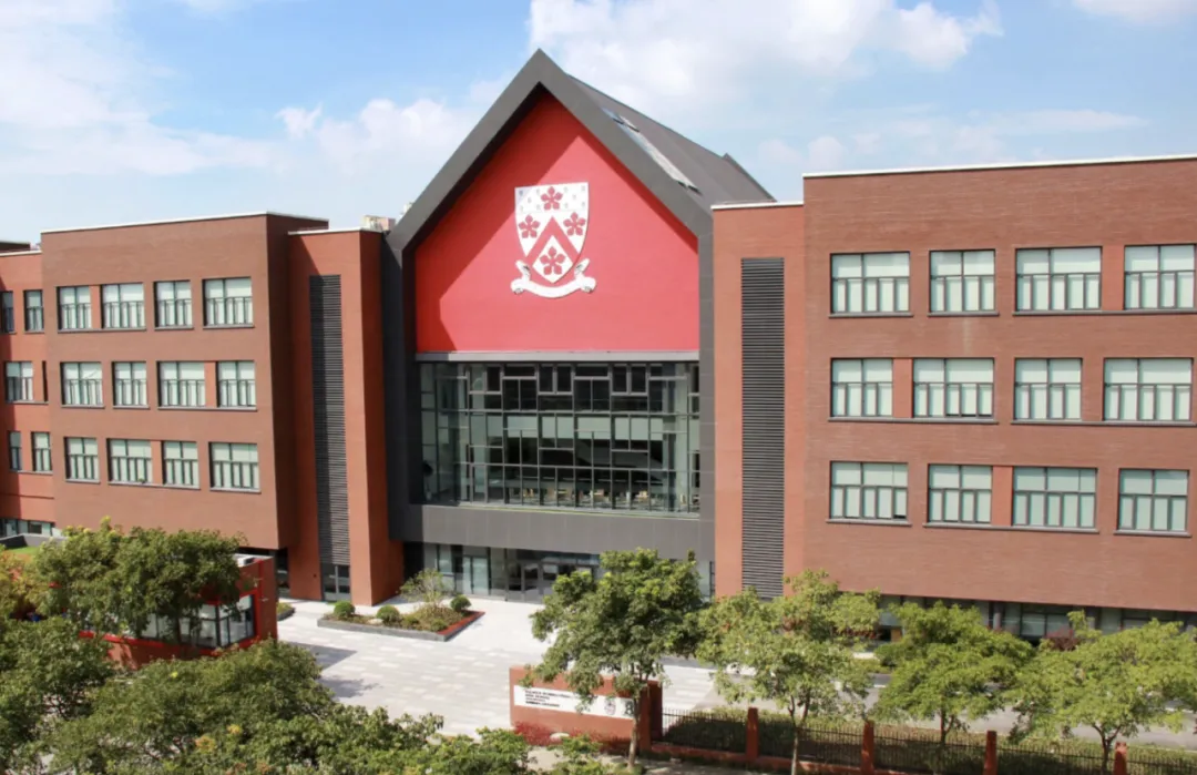 为拓宽学生升学路径，苏州德闳积极与全球顶尖大学合作