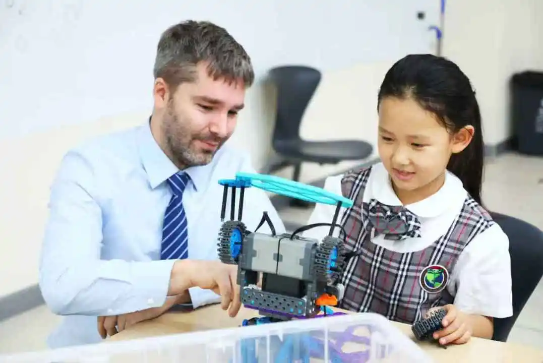 在这里,英语不是一门需要死记硬背的学科(图 2)